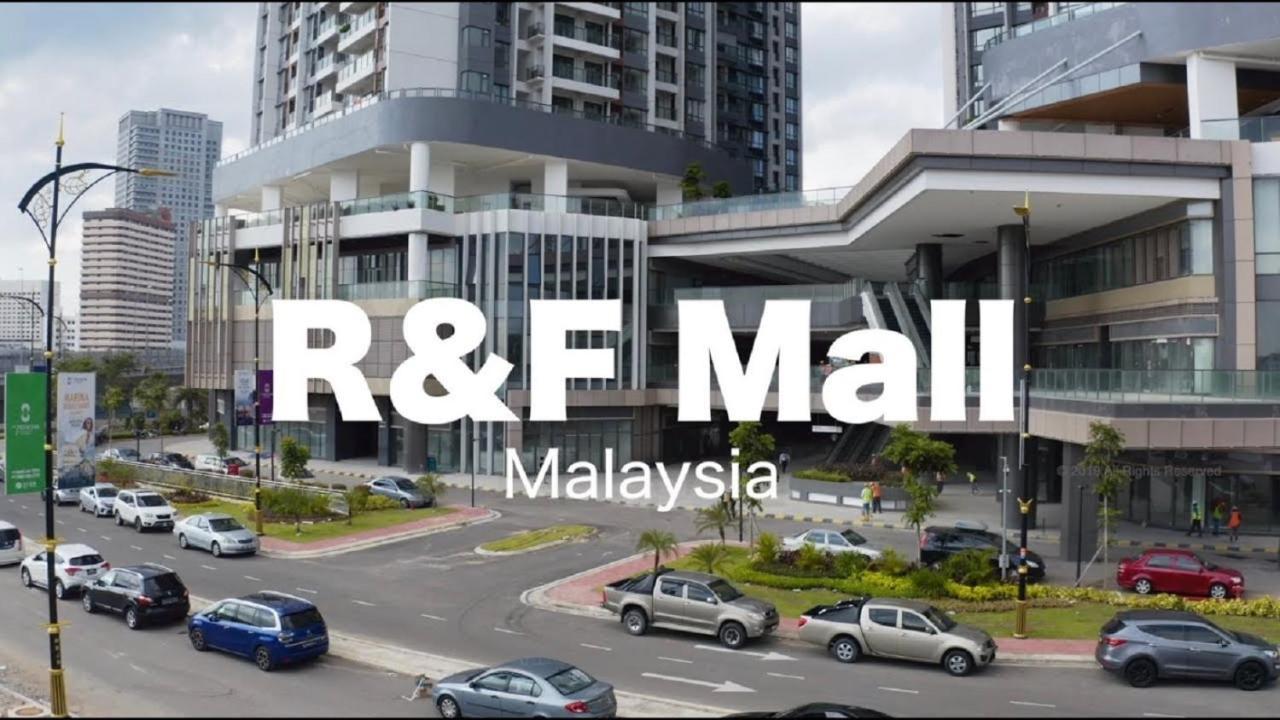 Paragon Suites Studios With Private Jacuzzi Near Ciq Rts Johor Bahru Kültér fotó
