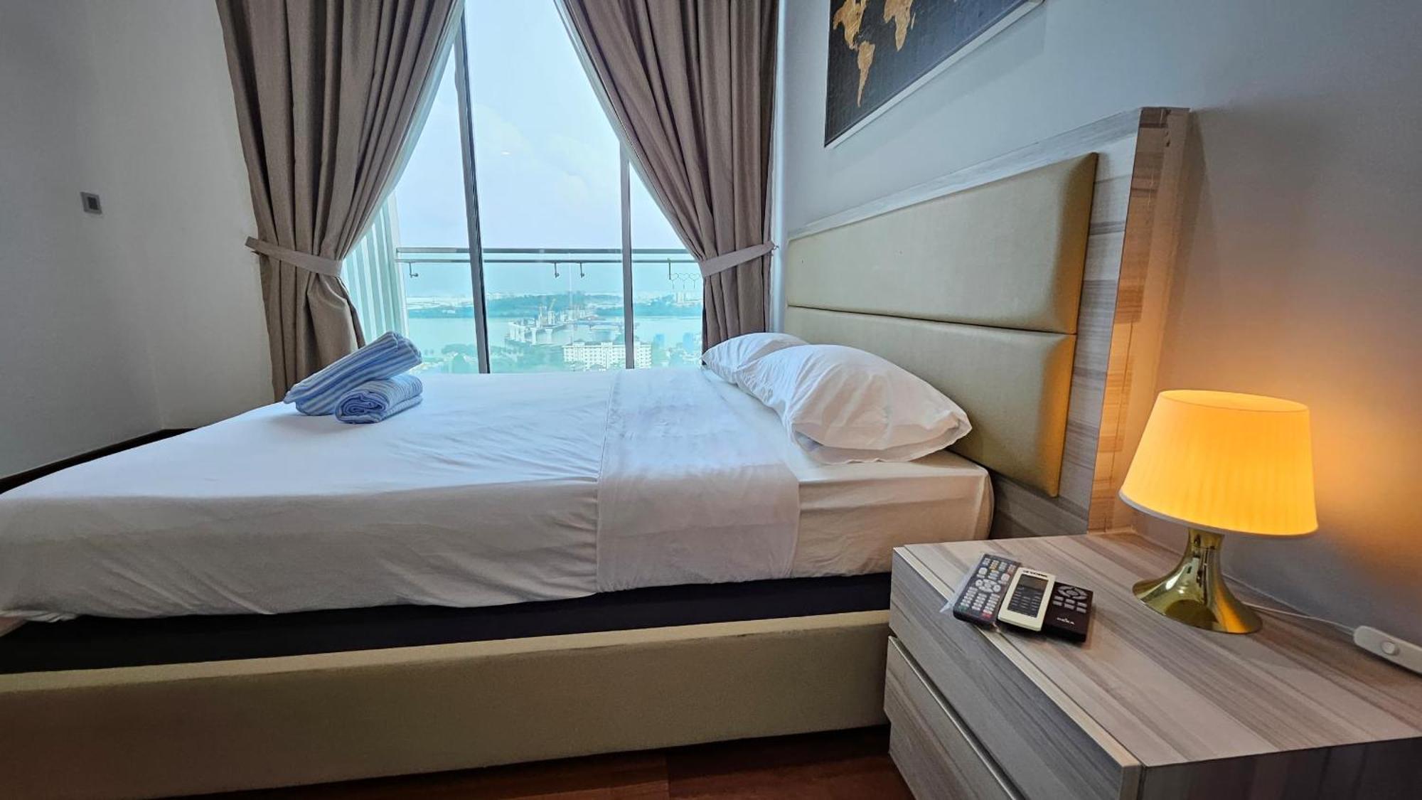 Paragon Suites Studios With Private Jacuzzi Near Ciq Rts Johor Bahru Kültér fotó