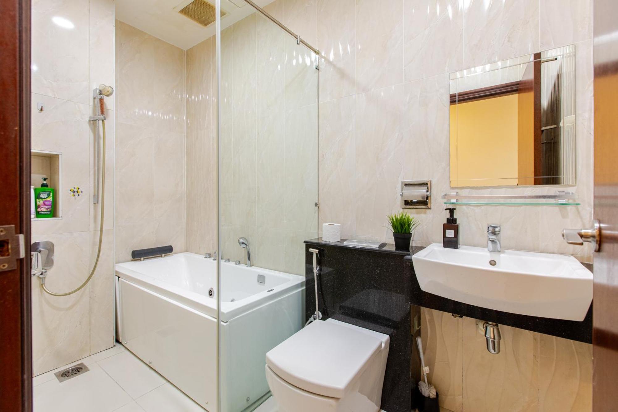 Paragon Suites Studios With Private Jacuzzi Near Ciq Rts Johor Bahru Kültér fotó