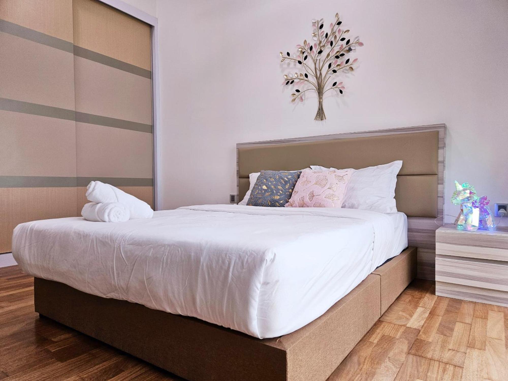 Paragon Suites Studios With Private Jacuzzi Near Ciq Rts Johor Bahru Kültér fotó