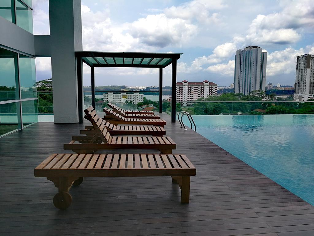 Paragon Suites Studios With Private Jacuzzi Near Ciq Rts Johor Bahru Kültér fotó